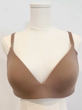 Lululemon Take Shape Wireless Lift Adjustable Bra Everyday Foam Padded Cups 38B